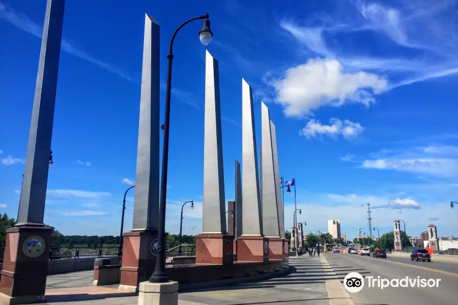 Veterans Memorial Bridge