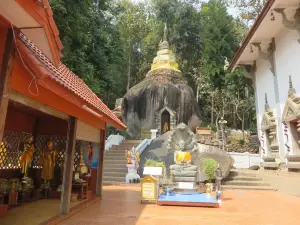 Wat Phra That Pha Ngao (Vihan Luang Pho Pha Ngao)