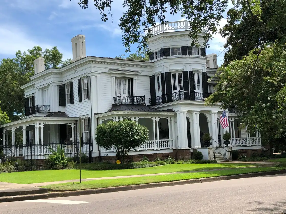 Hotels near White Arches