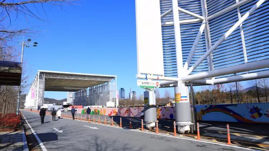 エキスポ市民広場