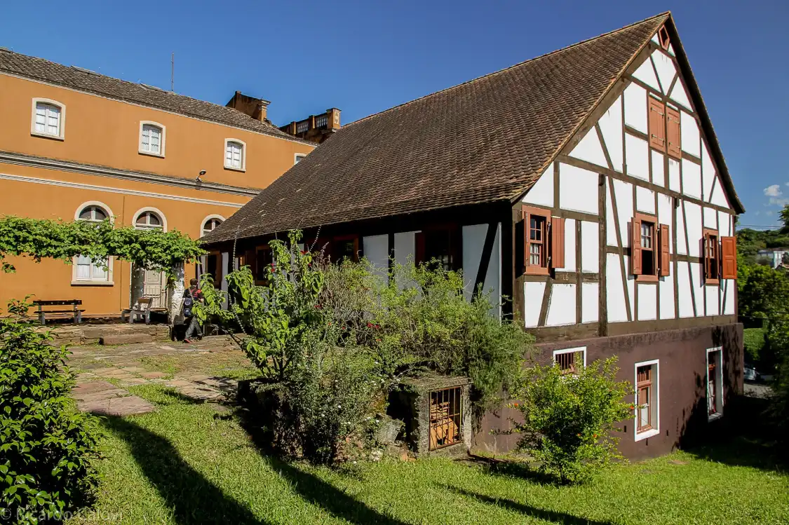 Hotels near Schmitt-Presser Museum