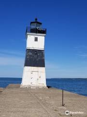 Erie Harbor North Pier Light