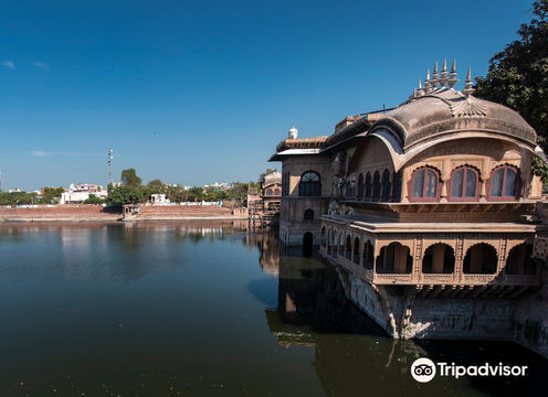 Deeg Palace