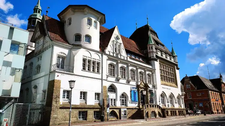 Hotels near Bomann-Museum