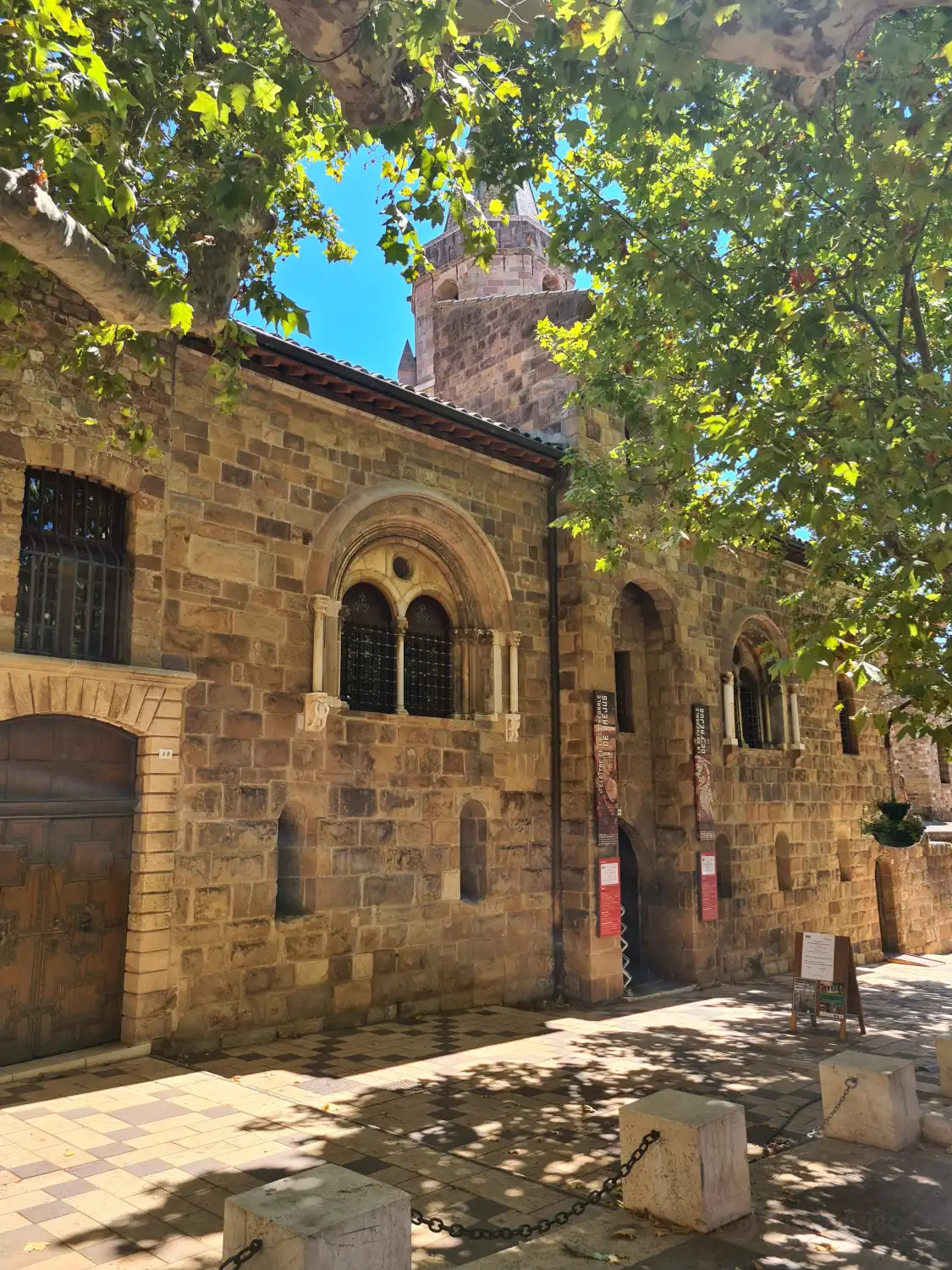 Hotels near Cloitre de la Cathedrale de Frejus