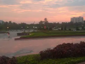 Hoa Binh Park