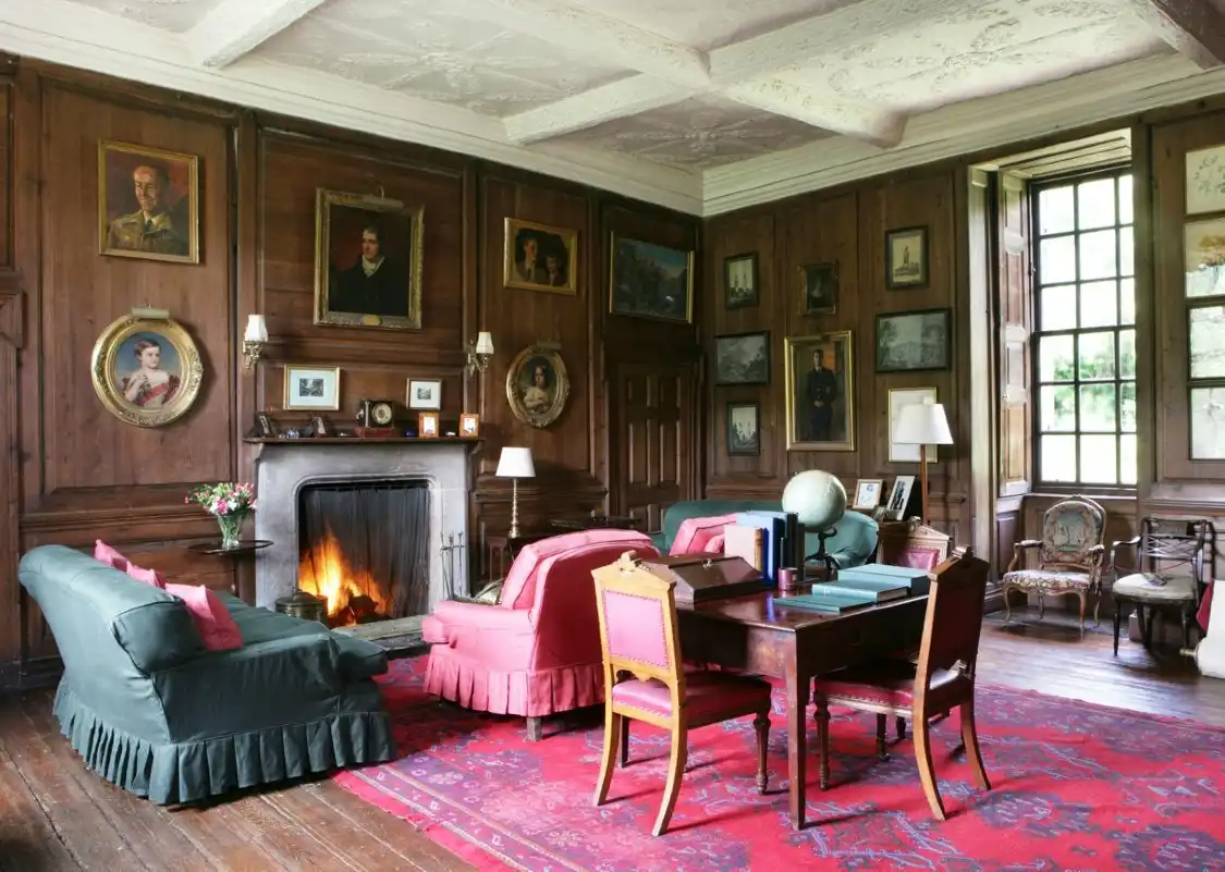 Hotels near Rosslyn Castle