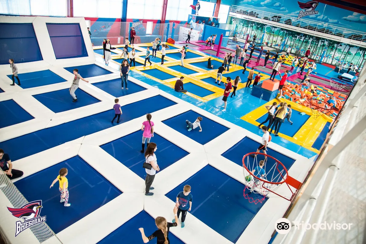 2_Trampoline Center Vnebopark