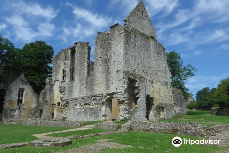 Minster Lovell Hall and Dovecote