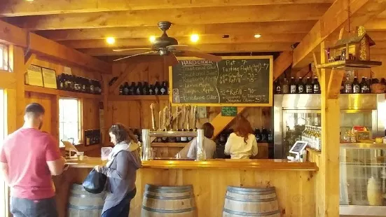 Woodside Orchards- Aquebogue Tasting Room