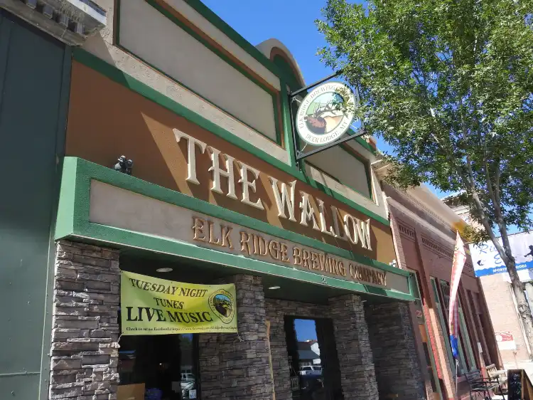 Hotels in Deer Lodge