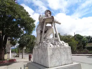 Plaza Hipólito Yrigoyen