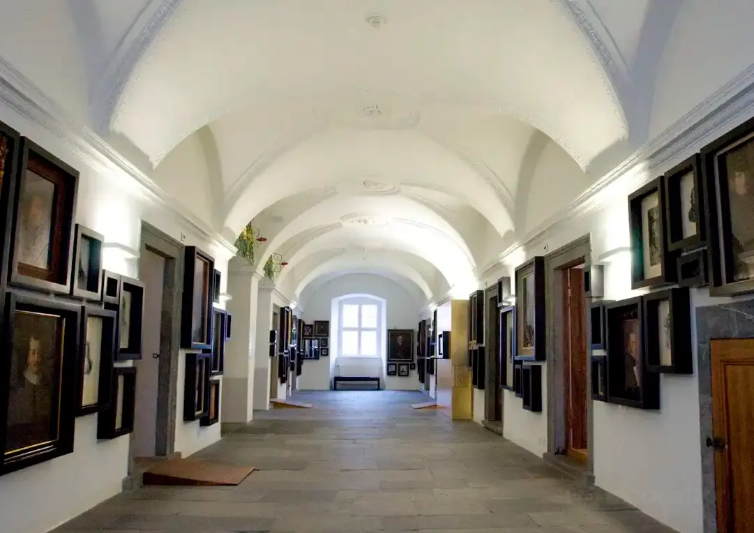 Hotels near Ratisches Museum