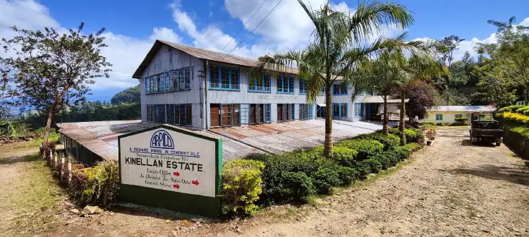 Hotels near Kinellan Tea Factory