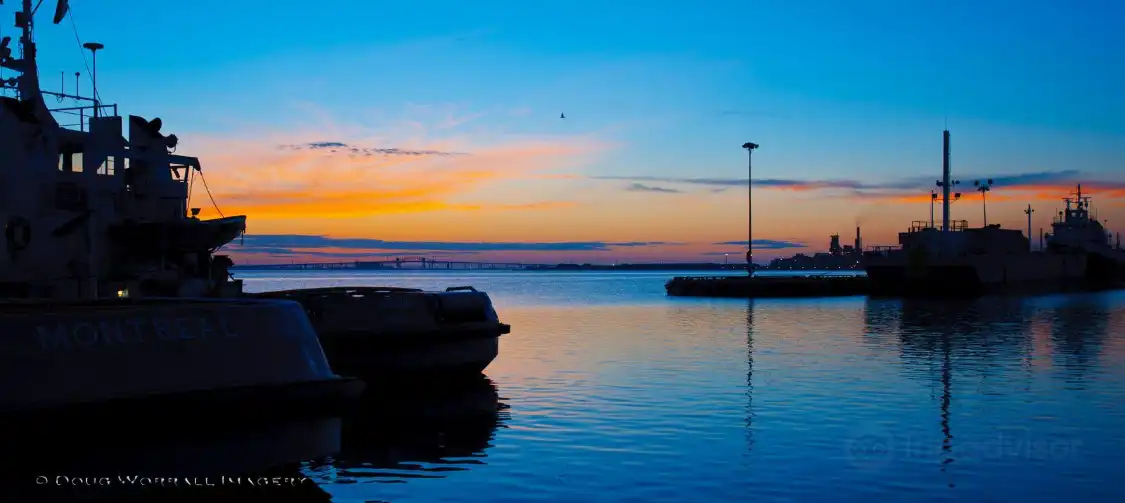 Các khách sạn gần Pier 4 Park