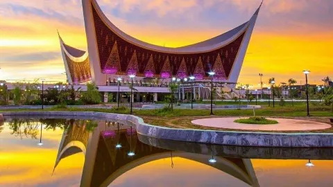 Masjid Raya Syekh Ahmad Khatib Al-Minangkabawi Sumatera Barat attraction in Sumatra