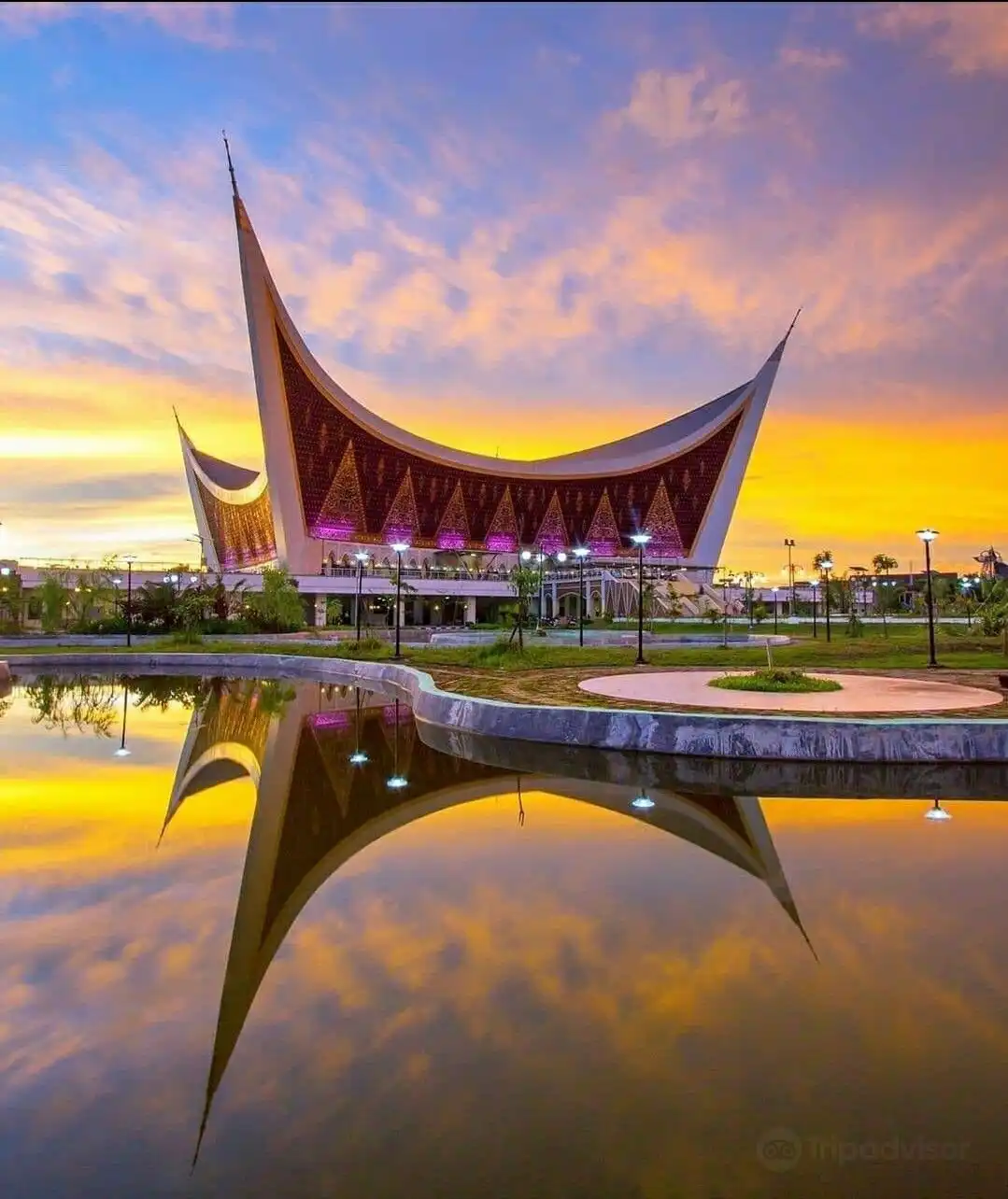 Hotels near Grand Mosque of West Sumatra