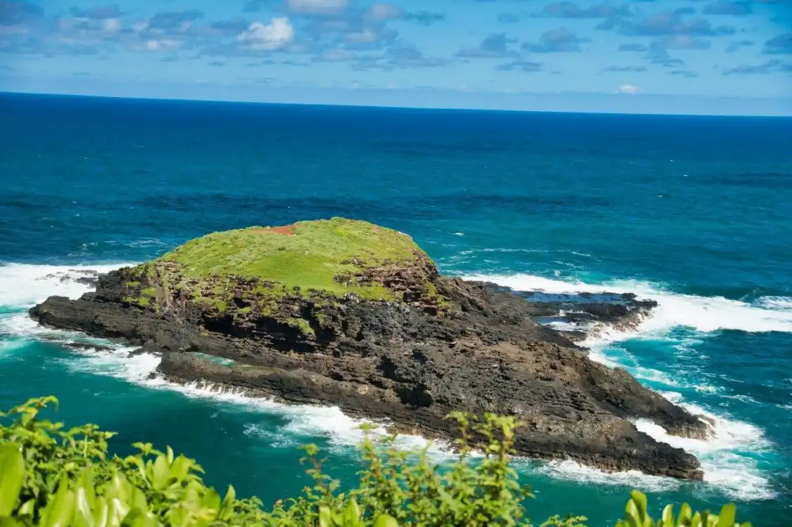 Hotels near Kileaua Point National Wildlife Refuge Lighthouse