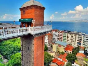 İzmir Historical Elevator Building