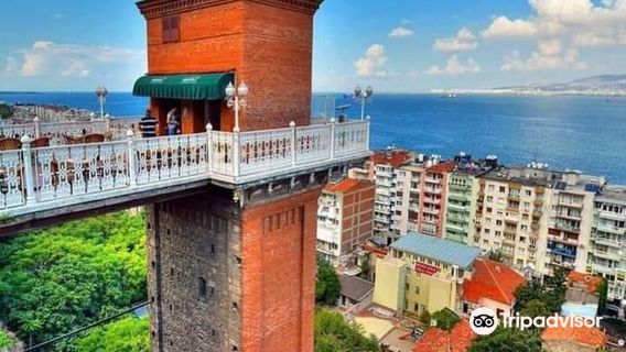 İzmir Historical Elevator Building