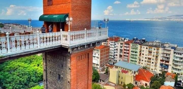 İzmir Historical Elevator Building