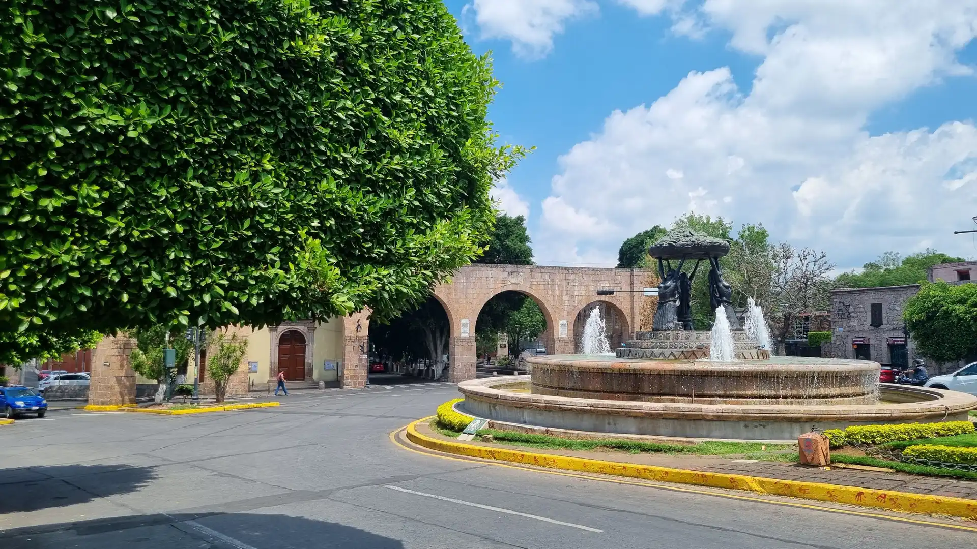 Hotels near Tarascas Fountain