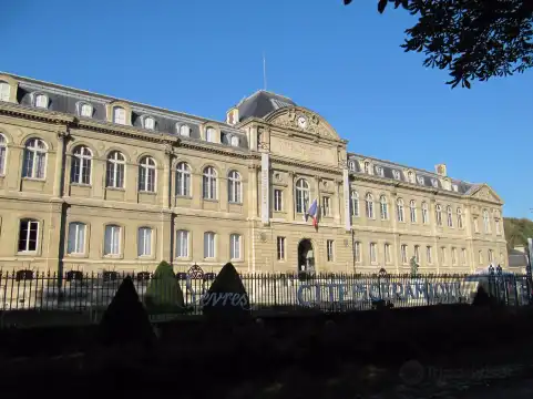 Hotels near SÈVRES - CITE of the CERAMIQUE