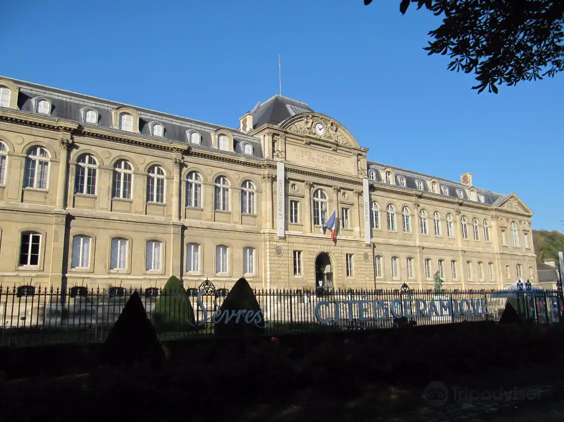 Hôtels à proximité de : Musée national de céramique de Sèvres