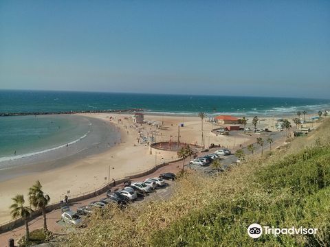 Poleg Beach