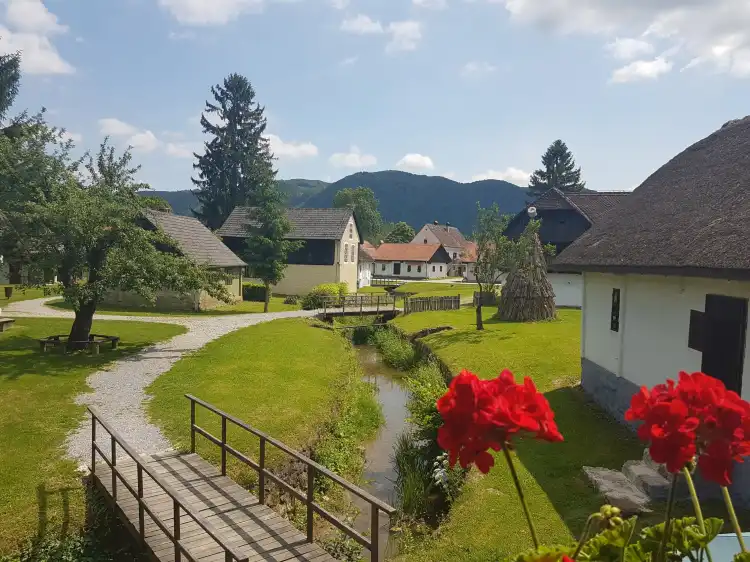 Отели в г. Kumrovec
