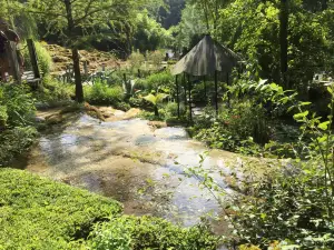 Jardin des Fontaines Pétrifiantes