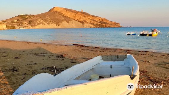 Giallonardo: Baia Delle Sirene