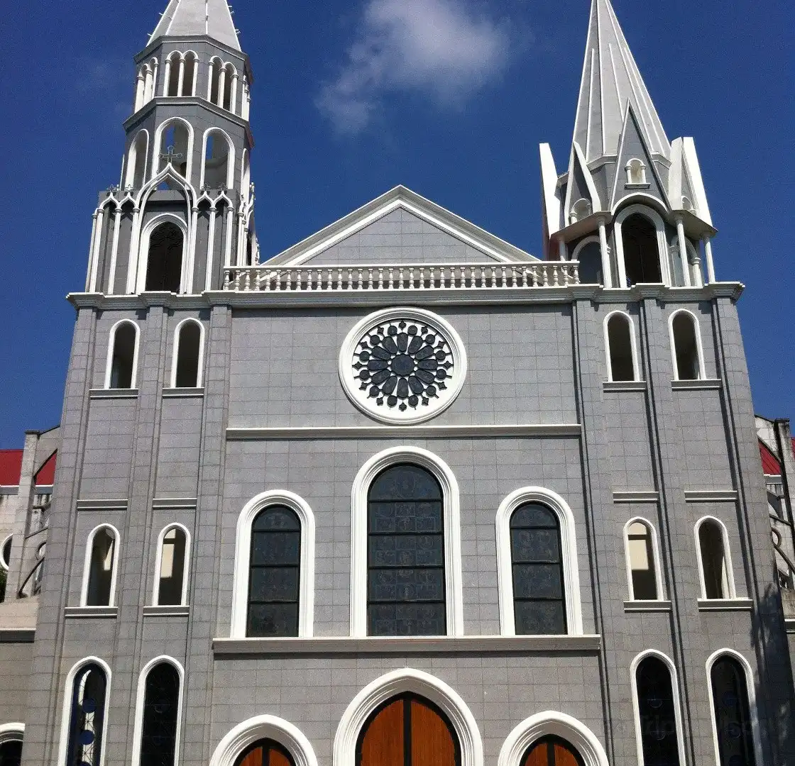 Hotels near St Paul University Chapel