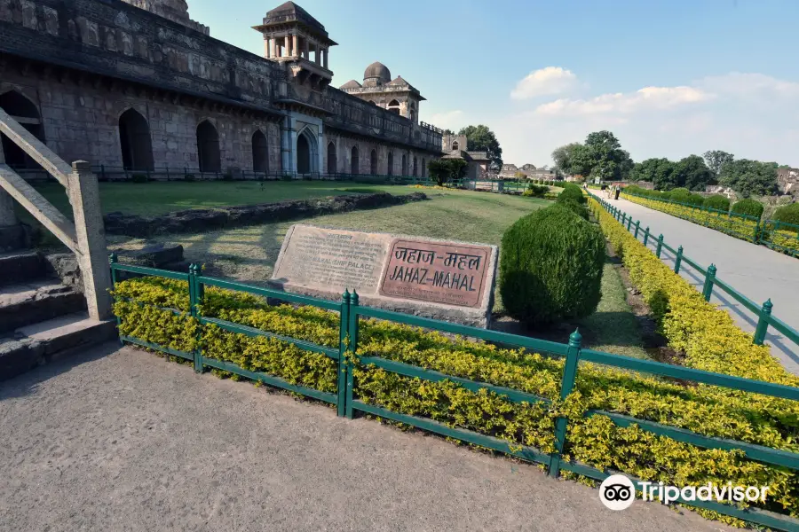 Ship Palace (Jahaz Mahal)