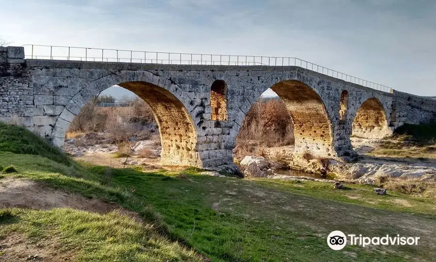 Pont Julien