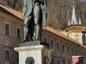 Hercules' statue