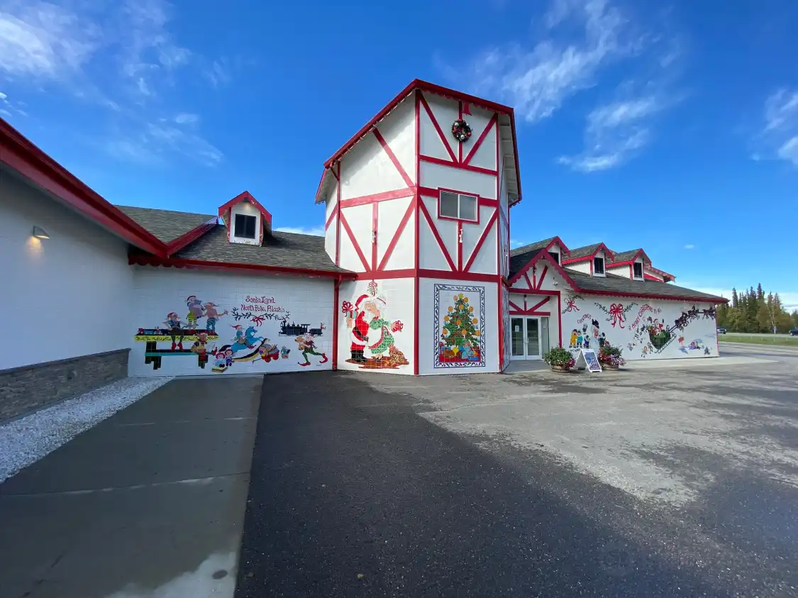 Отели рядом с достопримечательностью «Санта Клаус Хаус»