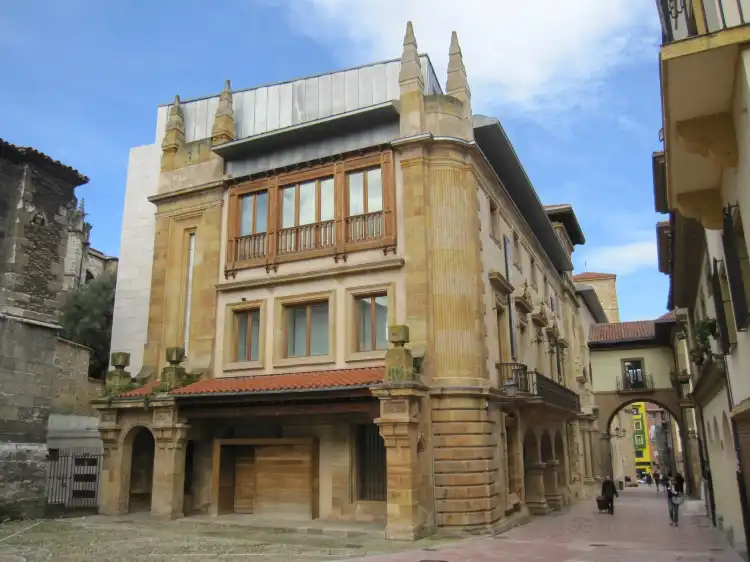 Hotels in der Nähe von Archaeological Museum of Asturias