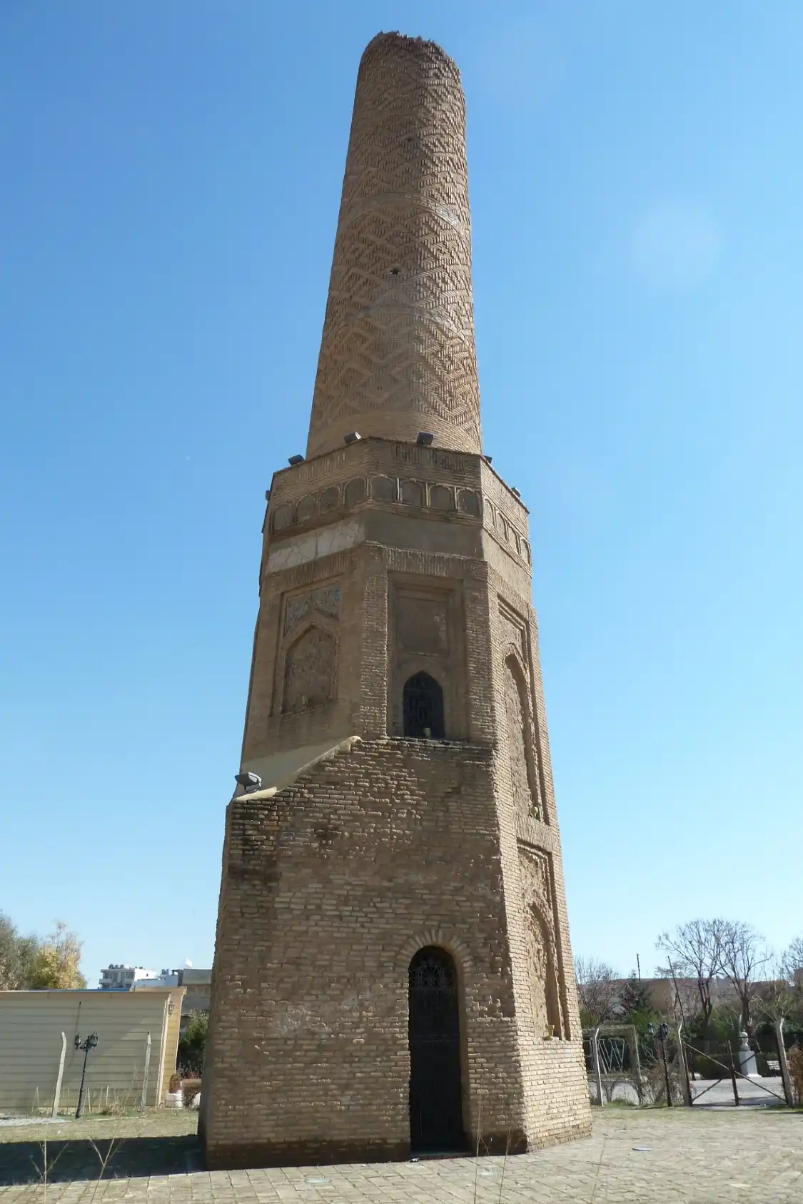 Hotels near Mudhafaria Minaret