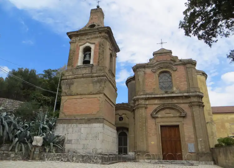 Hotels in Airola