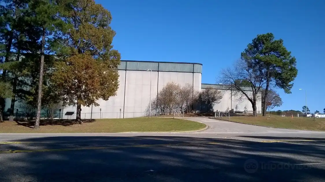 Отели рядом с достопримечательностью «Palestine Bowling Center»