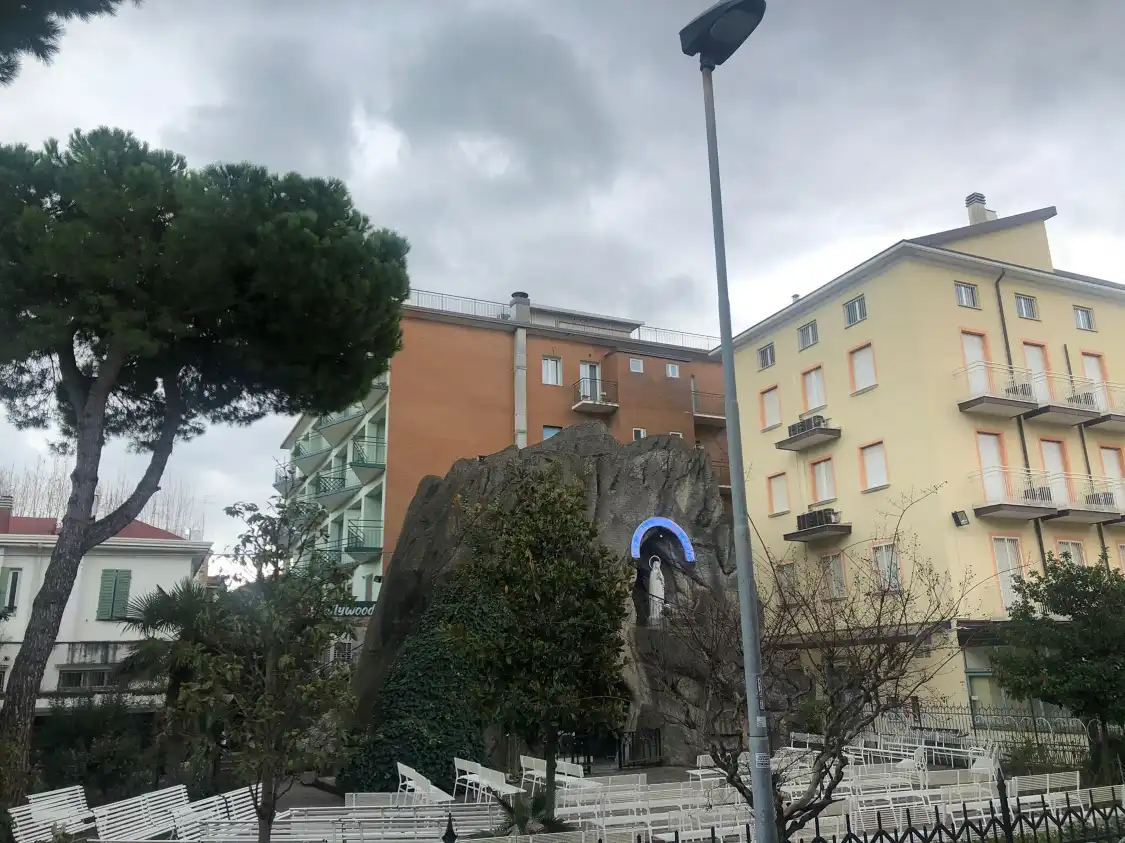 Hotel in zona Santuario della grotta della Madonna di Lourdes