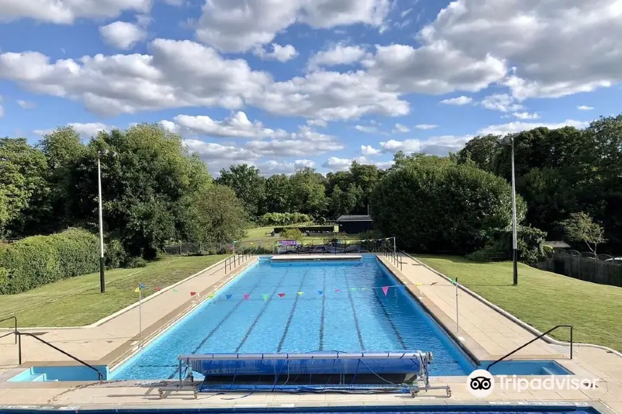 Ware Priory Lido