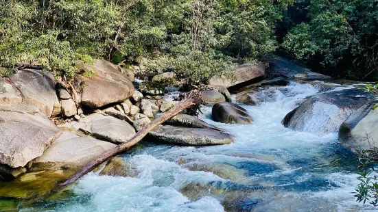 Babinda Boulders