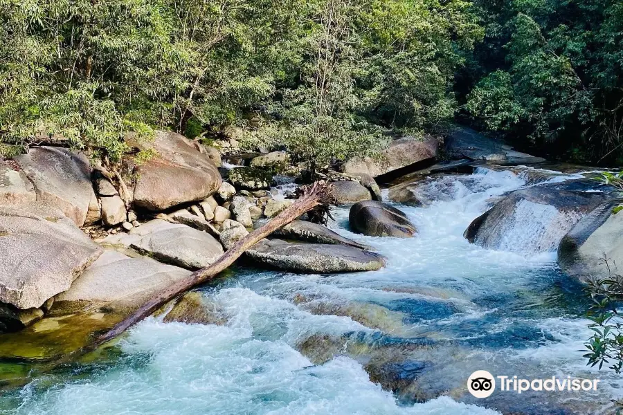 Babinda Boulders