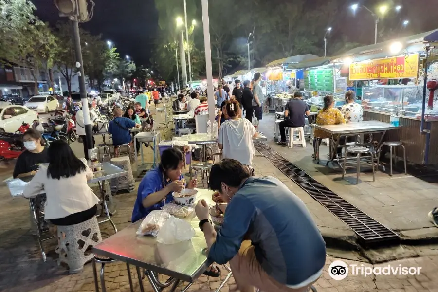 Thung Sri Muang Night Market