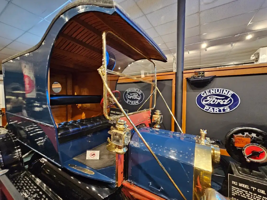 Hotels near Car and Carriage Caravan Museum