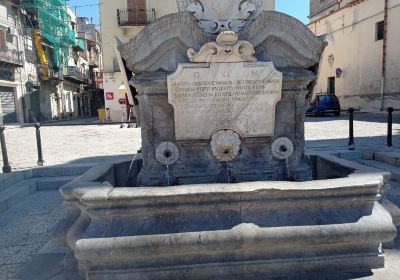 Fontana degli Otto Cannoli