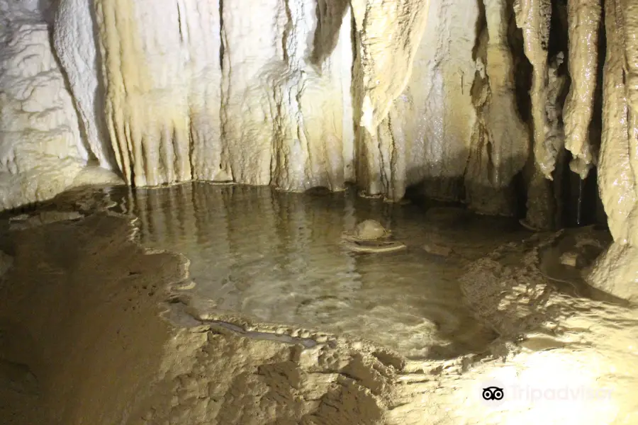 Aranui Cave