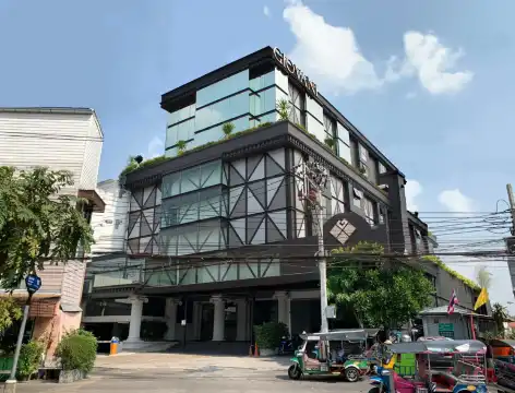 GIOVANI附近的飯店